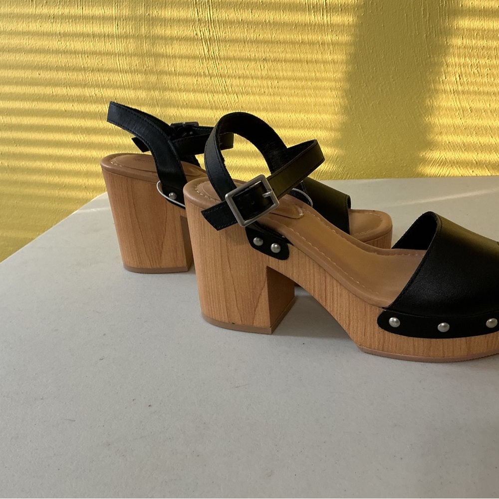 Universal Threads Black Platform Sandal Size 8.5 NWT